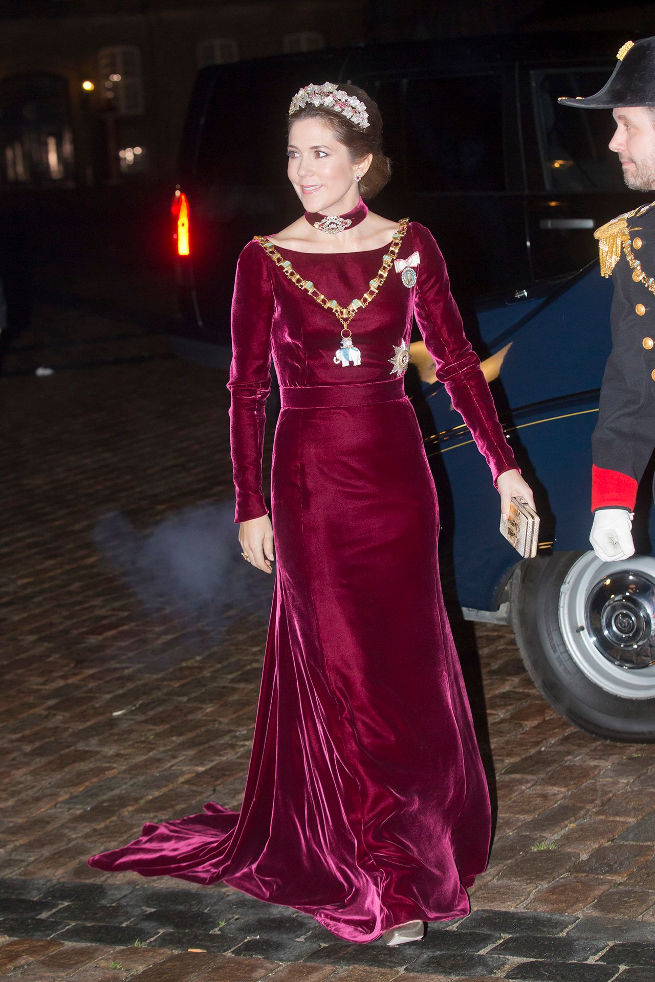 26 khoảnh khắc thời trang đáng nhớ của Vương hậu Mary, được mệnh danh là "nàng Kate của Copenhagen"- Ảnh 20.
