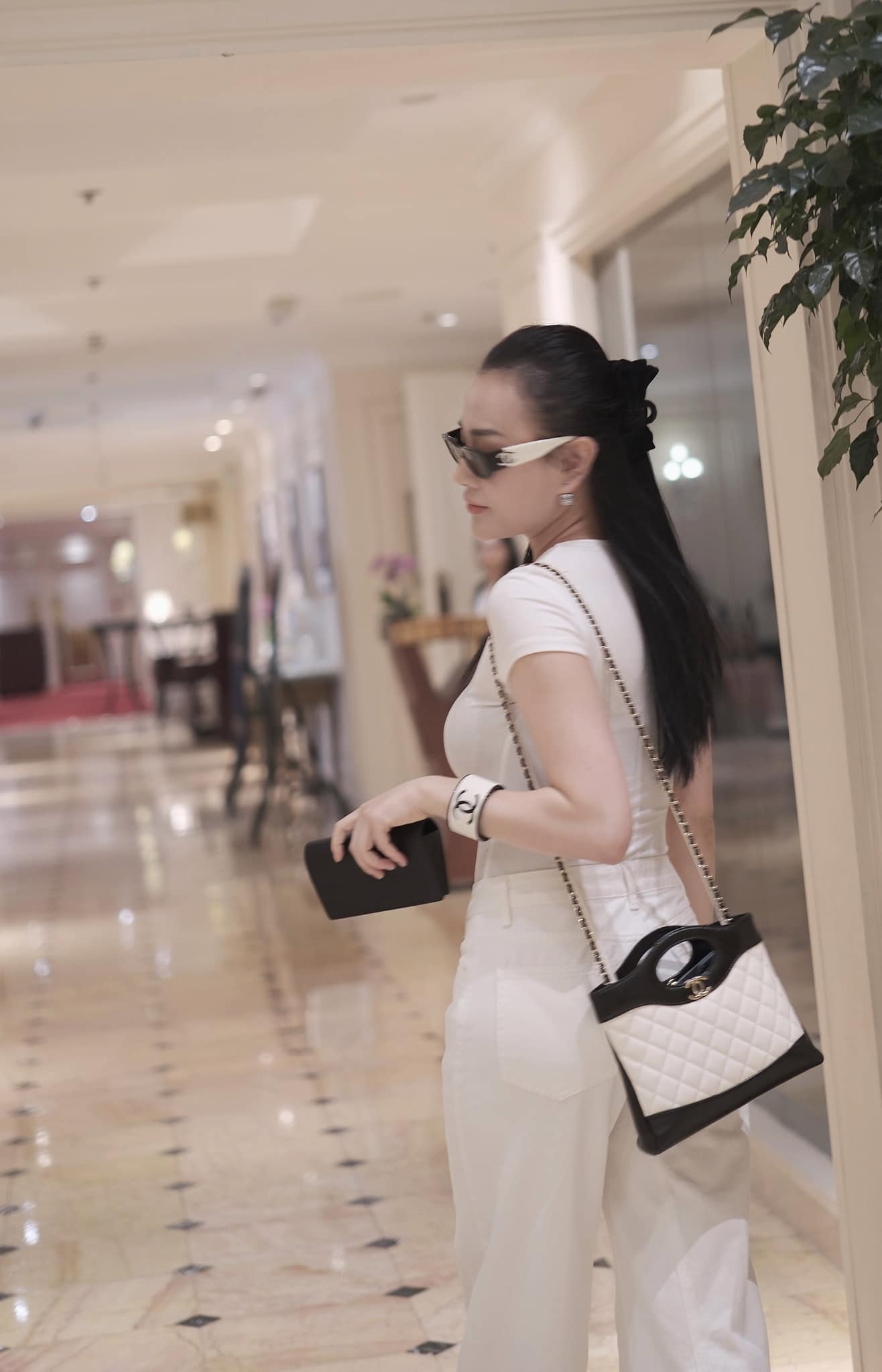 Đẻ sinh đôi mà dáng cỡ này, Phương Oanh khiến hội chị em ghen tỵ khi diện trang phục khoe body đẹp miễn chê- Ảnh 9.