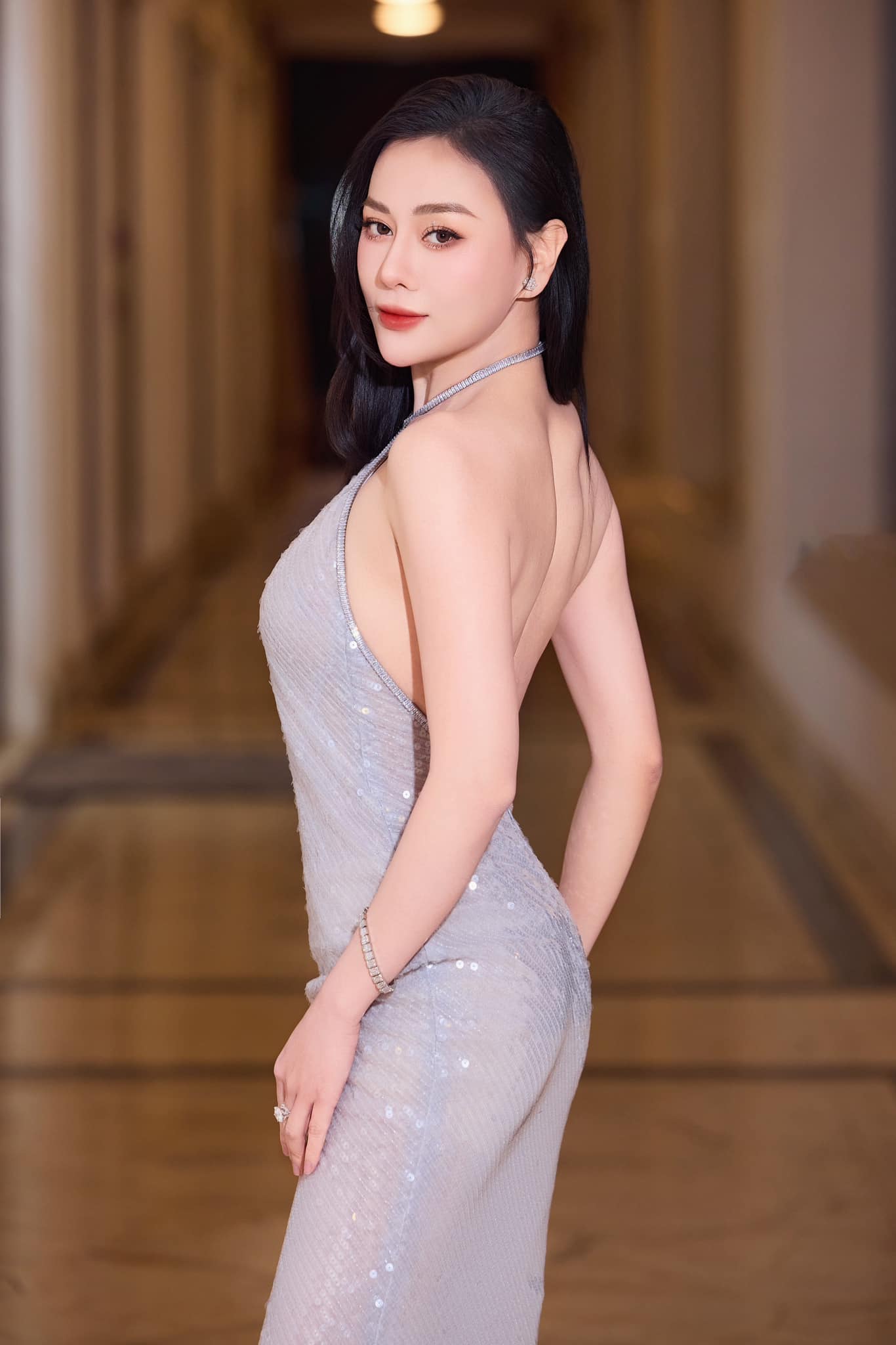 Đẻ sinh đôi mà dáng cỡ này, Phương Oanh khiến hội chị em ghen tỵ khi diện trang phục khoe body đẹp miễn chê- Ảnh 4.