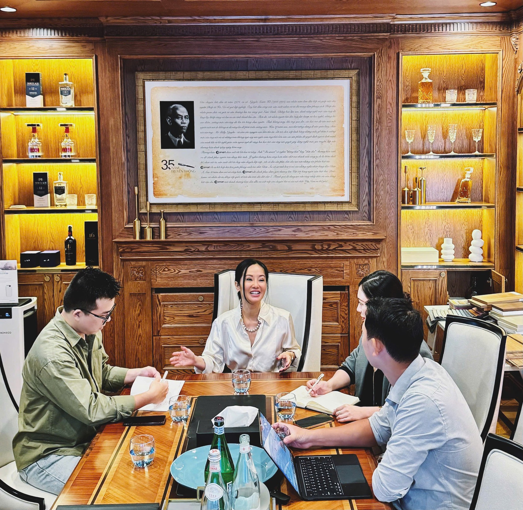 Cuộc hội ngộ của những tâm hồn đồng điệu - Diva Hồng Nhung & Bsmart- Ảnh 4. Cuộc hội ngộ của những tâm hồn đồng điệu - Diva Hồng Nhung & Bsmart- Ảnh 4.