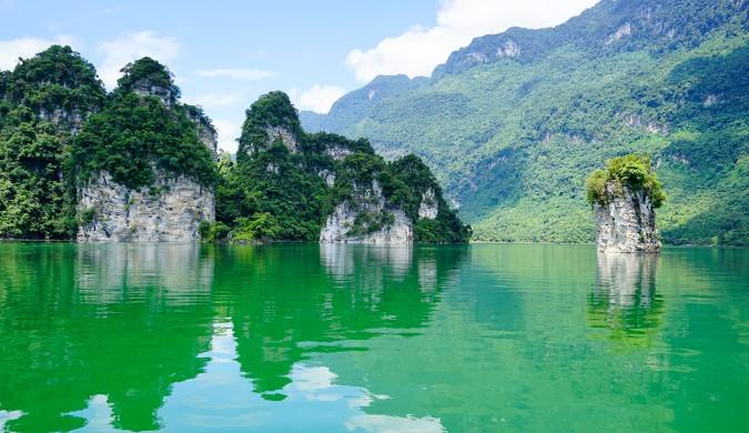 Khám phá Tuyên Quang, Cao Bằng cùng "Thám tử Kiên": Cảnh sắc "tuyệt đối điện ảnh" giữa sương mù, núi đá và ánh hoàng hôn- Ảnh 3.