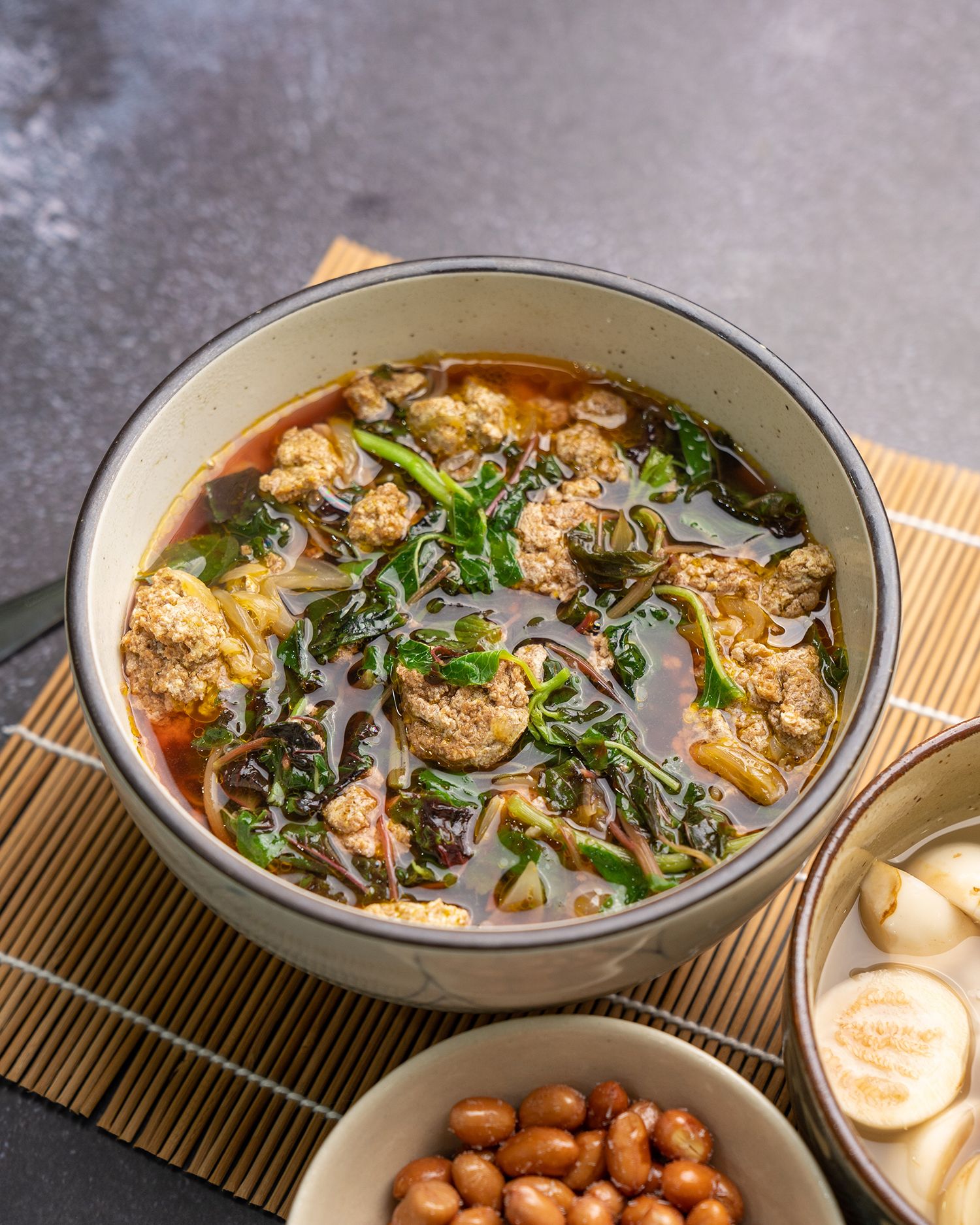 Loại rau luộc lên có nước "đỏ như máu" nhưng lại giúp đẹp da, diệt ung thư và viêm nhiễm- Ảnh 4.