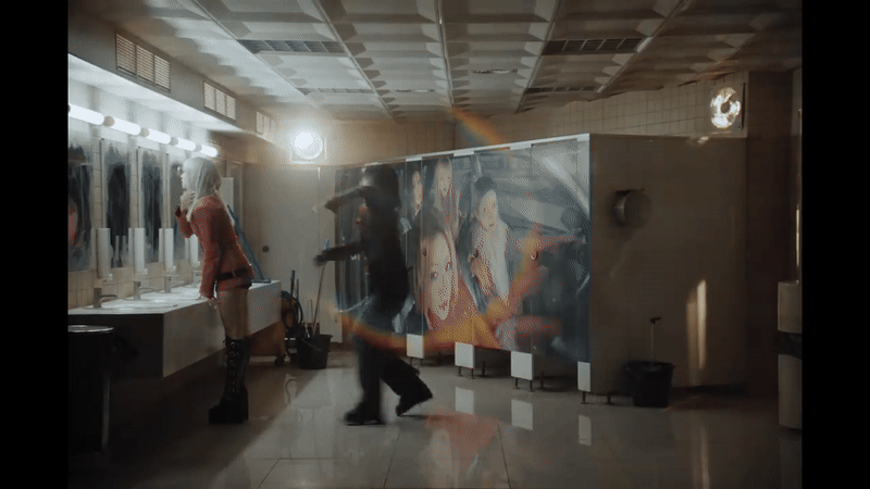 Đoạn video quay cảnh 2 nữ idol “quyết chiến” ngay giữa đường nhưng phản ứng của netizen lạnh nhạt đến sốc - Ảnh 1. Đoạn video quay cảnh 2 nữ idol “quyết chiến” ngay giữa đường nhưng phản ứng của netizen lạnh nhạt đến sốc - Ảnh 1.