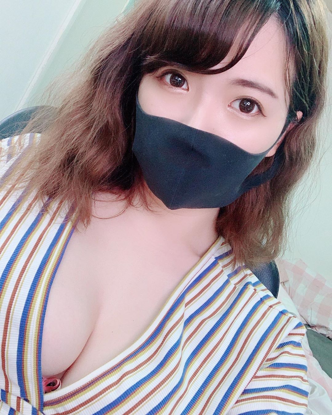 Chỉ nằm ngủ cùng mèo cưng trên sóng, nữ streamer gợi cảm vẫn thu hút hàng nghìn người theo dõi, không thể rời mắt- Ảnh 5. Chỉ nằm ngủ cùng mèo cưng trên sóng, nữ streamer gợi cảm vẫn thu hút hàng nghìn người theo dõi, không thể rời mắt- Ảnh 5.