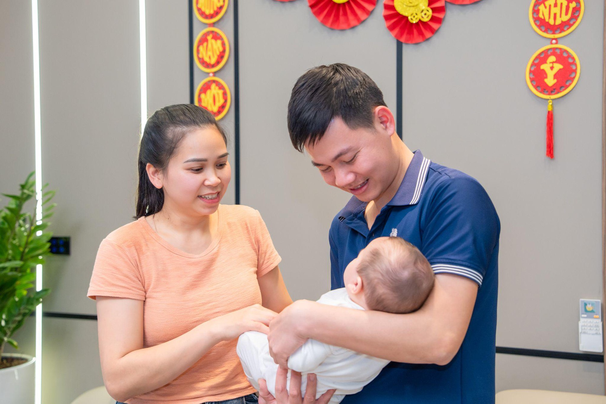 Phép màu IVF: Xóa gen di truyền mù lòa, đón con yêu khỏe mạnh- Ảnh 2.