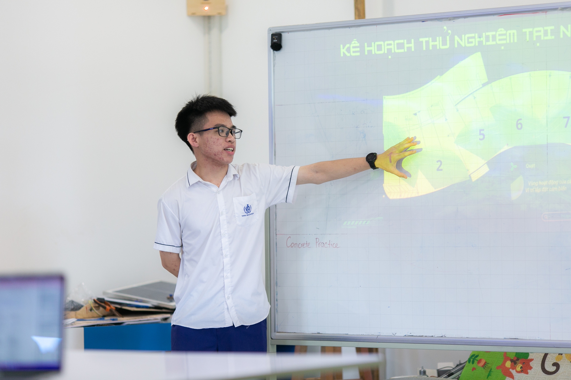 Học sinh trung học thiết kế hệ thống tiết kiệm điện thông minh- Ảnh 4. Học sinh trung học thiết kế hệ thống tiết kiệm điện thông minh- Ảnh 4.