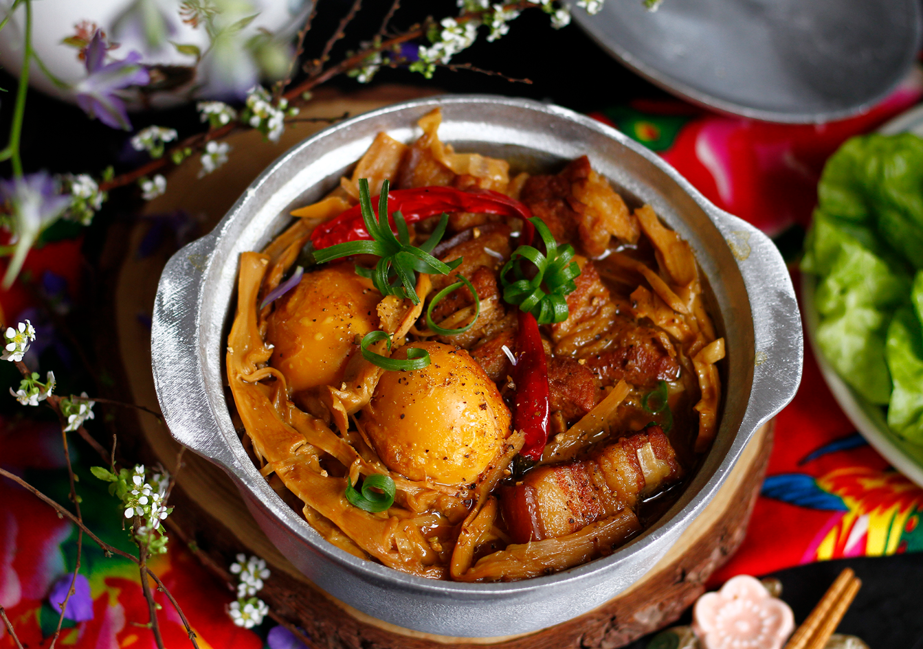 Thịt ba chỉ đem kho chung với thứ này, có ngay món ngon vừa độc lạ vừa ấm bụng ngày mưa- Ảnh 1.