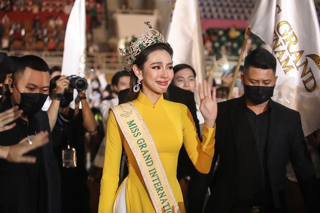 Hoa hậu Thuỳ Tiên bị tước bỏ danh hiệu Gương mặt trẻ Việt Nam tiêu biểu- Ảnh 3. Hoa hậu Thuỳ Tiên bị tước bỏ danh hiệu Gương mặt trẻ Việt Nam tiêu biểu- Ảnh 3.