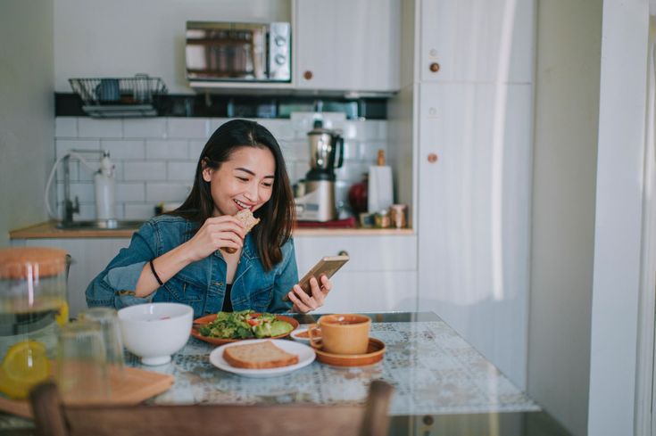 Ăn một mình mỗi ngày, tôi không chỉ tiết kiệm tiền mà còn xây được khoản dự phòng đầu tiên trong đời- Ảnh 3.