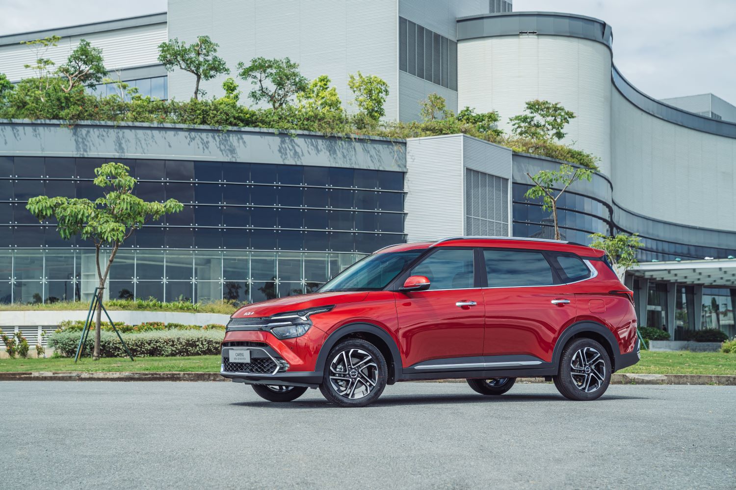 Ở Việt Nam có xe 7 chỗ giá dưới 600 triệu đang giảm giá, có option ghế cơ trưởng, có cả máy dầu tiết kiệm- Ảnh 1.