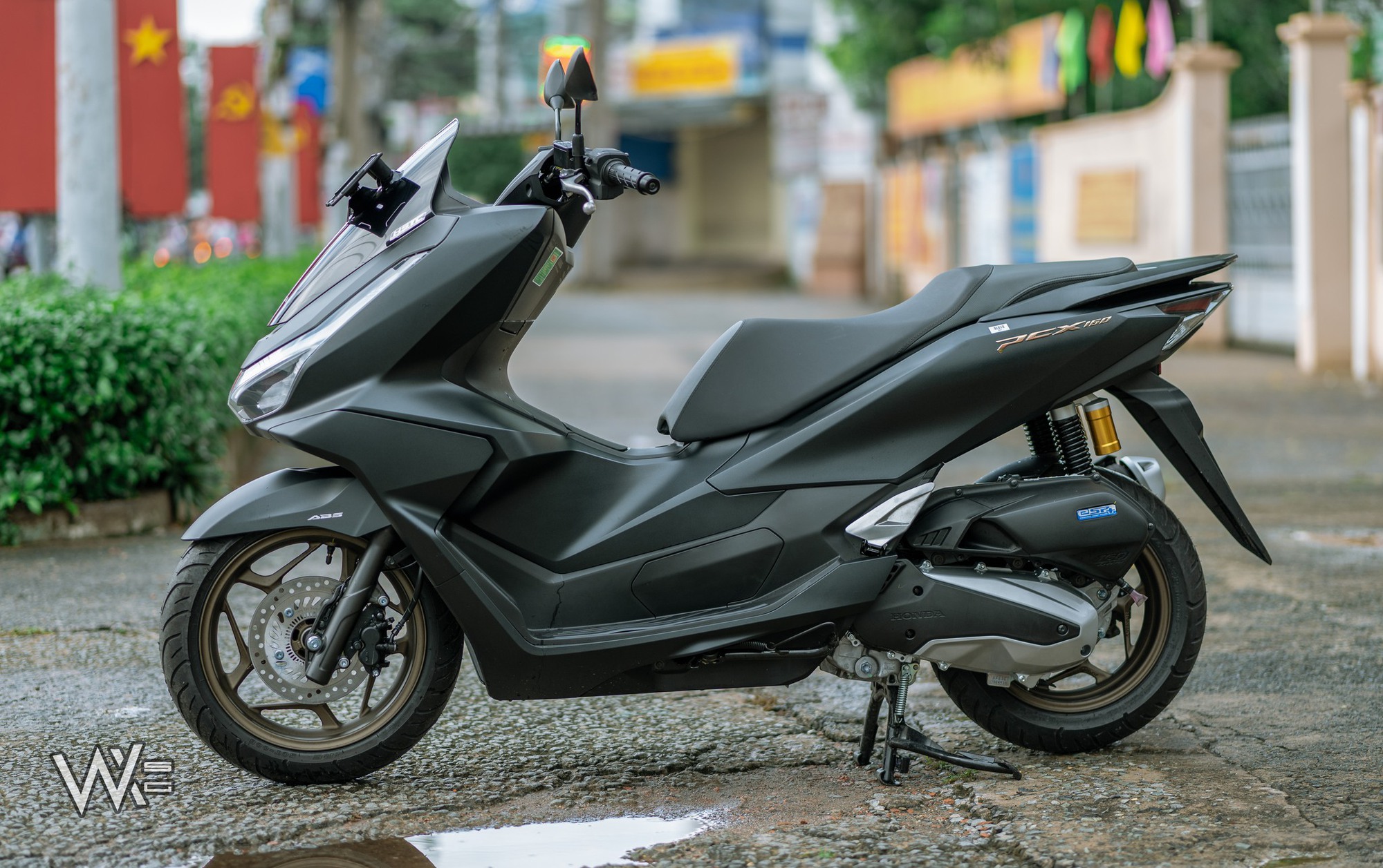 Honda Phi Thuyền 2025 quá 'hot', một lô vừa về giờ còn vài chiếc: Cốp to hơn của SH, ăn xăng 2,2L/100km- Ảnh 2.