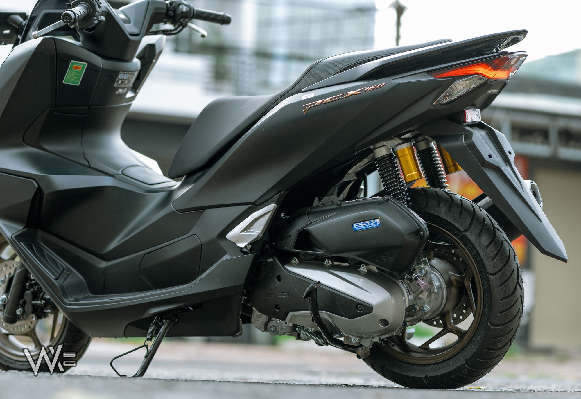 Honda Phi Thuyền 2025 quá 'hot', một lô vừa về giờ còn vài chiếc: Cốp to hơn của SH, ăn xăng 2,2L/100km- Ảnh 3.