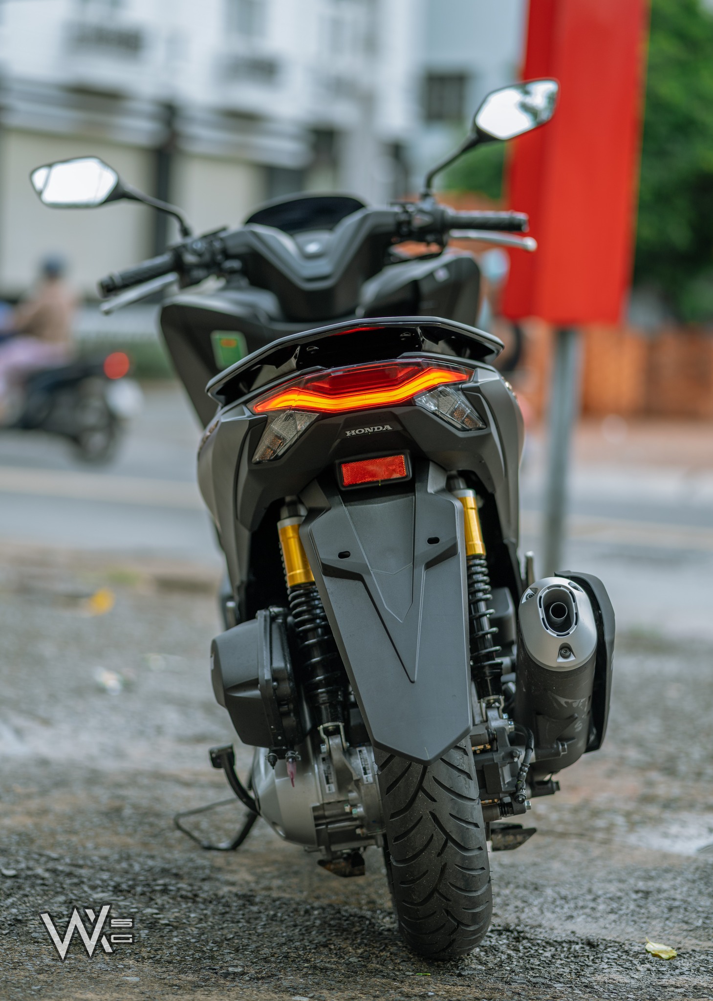 Honda Phi Thuyền 2025 quá 'hot', một lô vừa về giờ còn vài chiếc: Cốp to hơn của SH, ăn xăng 2,2L/100km- Ảnh 9.