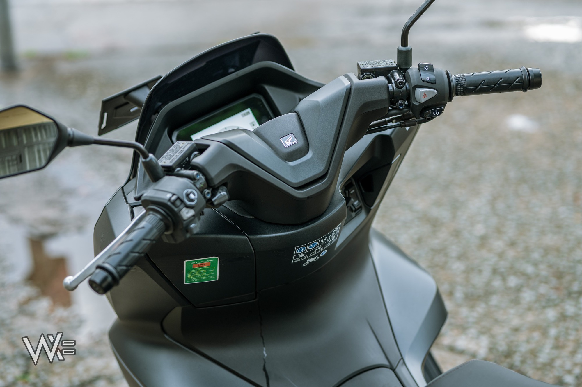 Honda Phi Thuyền 2025 quá 'hot', một lô vừa về giờ còn vài chiếc: Cốp to hơn của SH, ăn xăng 2,2L/100km- Ảnh 5.