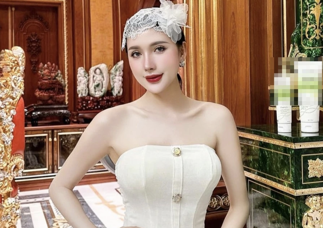 "Phú bà" Ngân Collagen và núi đồ hiệu lạ lắm: Toàn Hermès, Dior... mà nhìn kiểu gì cũng thấy "dại"- Ảnh 1. "Phú bà" Ngân Collagen và núi đồ hiệu lạ lắm: Toàn Hermès, Dior... mà nhìn kiểu gì cũng thấy "dại"- Ảnh 1.