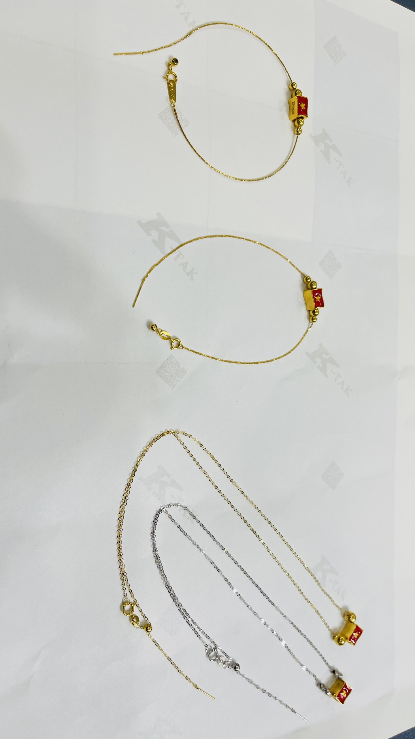 Người dân săn tìm Charm vàng 18k - Trang sức hình lá cờ Việt Nam dịp 2/9- Ảnh 4.
