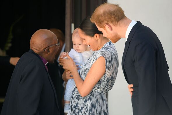 Chuyến công du của Harry và Meghan cùng con trai Archie đã tạo nên thay đổi lớn với Hoàng gia Anh như thế nào?- Ảnh 2.