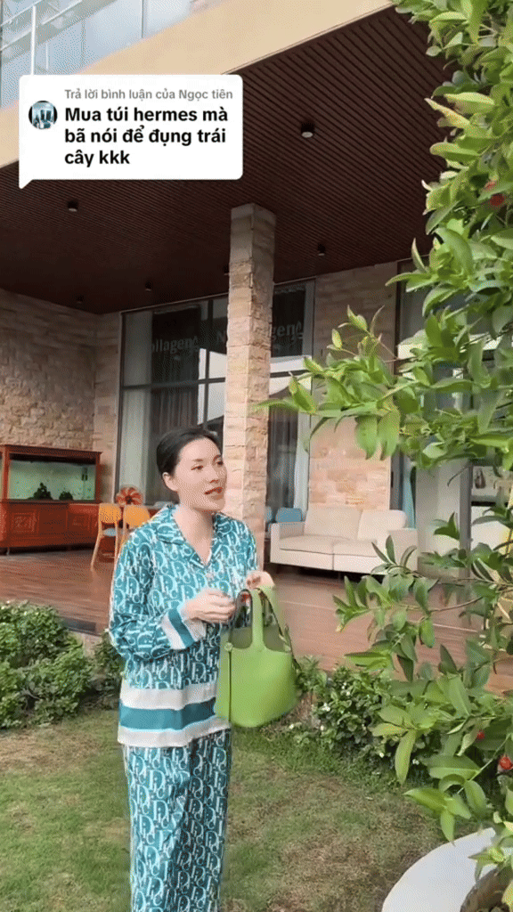 "Phú bà" Ngân Collagen và núi đồ hiệu lạ lắm: Toàn Hermès, Dior... mà nhìn kiểu gì cũng thấy "dại"- Ảnh 21. "Phú bà" Ngân Collagen và núi đồ hiệu lạ lắm: Toàn Hermès, Dior... mà nhìn kiểu gì cũng thấy "dại"- Ảnh 21.