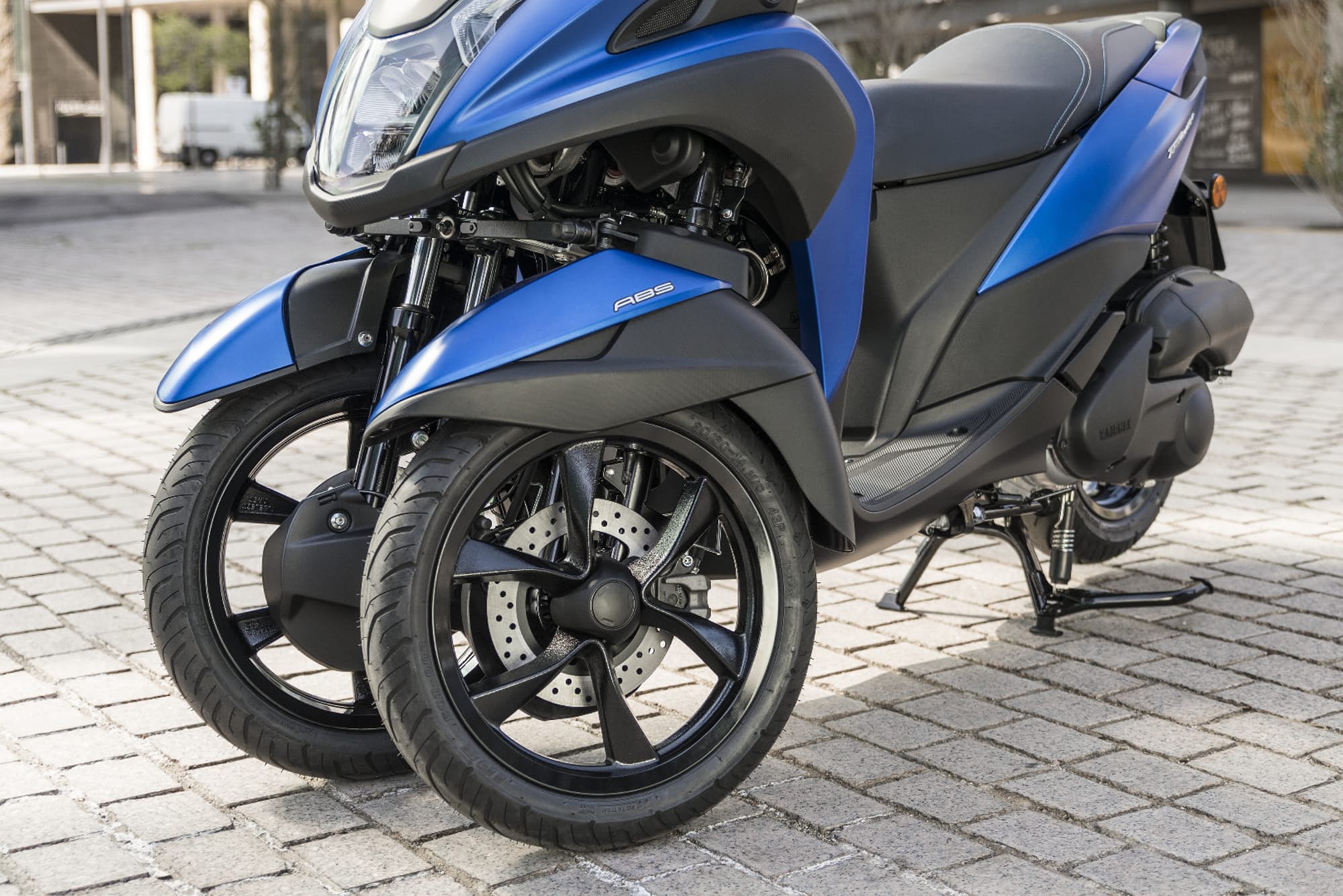 Vừa về Việt Nam xe tay ga Nhật cực lạ: Ăn xăng 2,5L/100km, xe có 3 bánh nhưng dùng bằng lái xe máy 2 bánh- Ảnh 2.