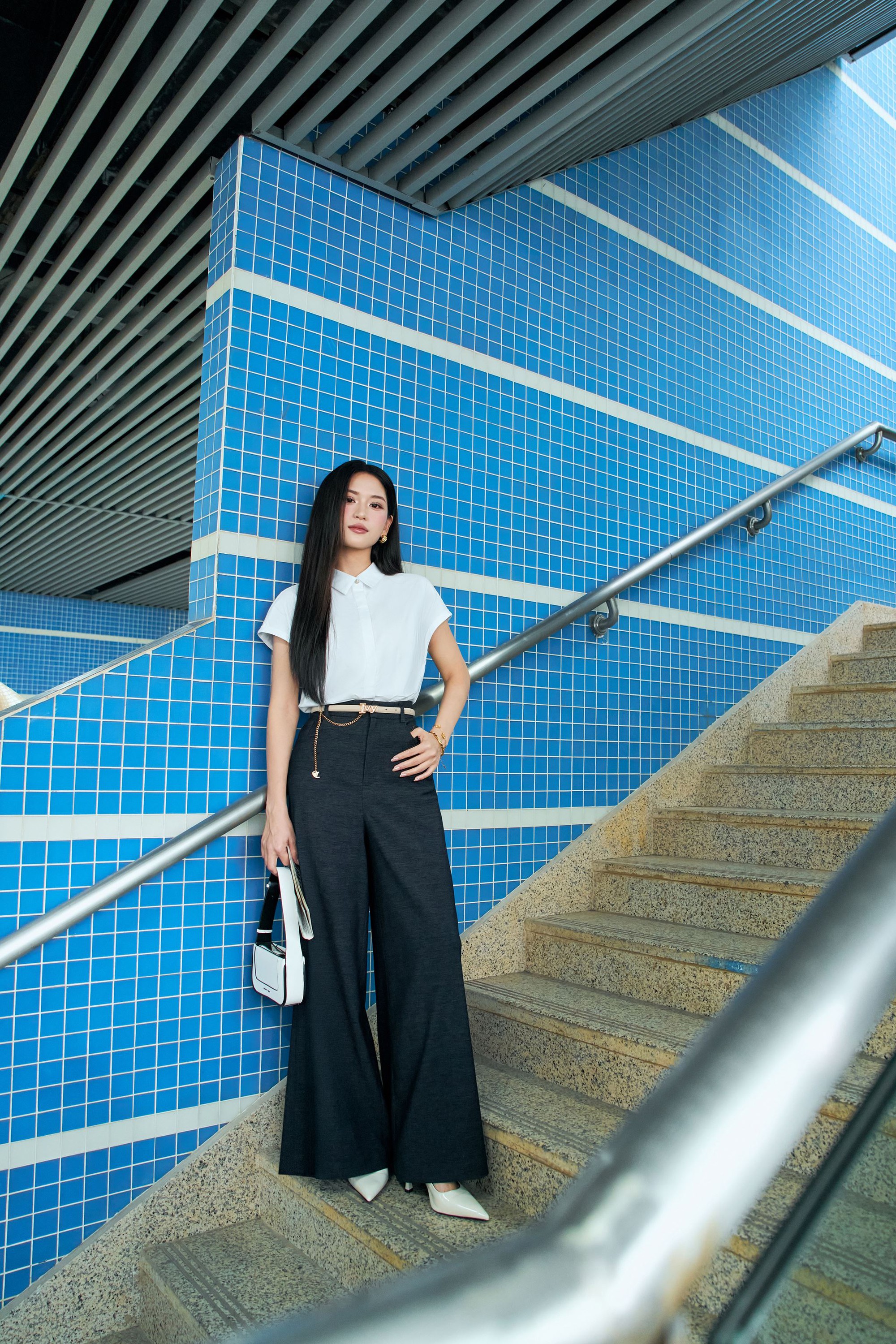 Những chiêu mix đồ với quần jeans và váy liền, giúp nàng công sở sang chảnh hơn trong hè này- Ảnh 13.