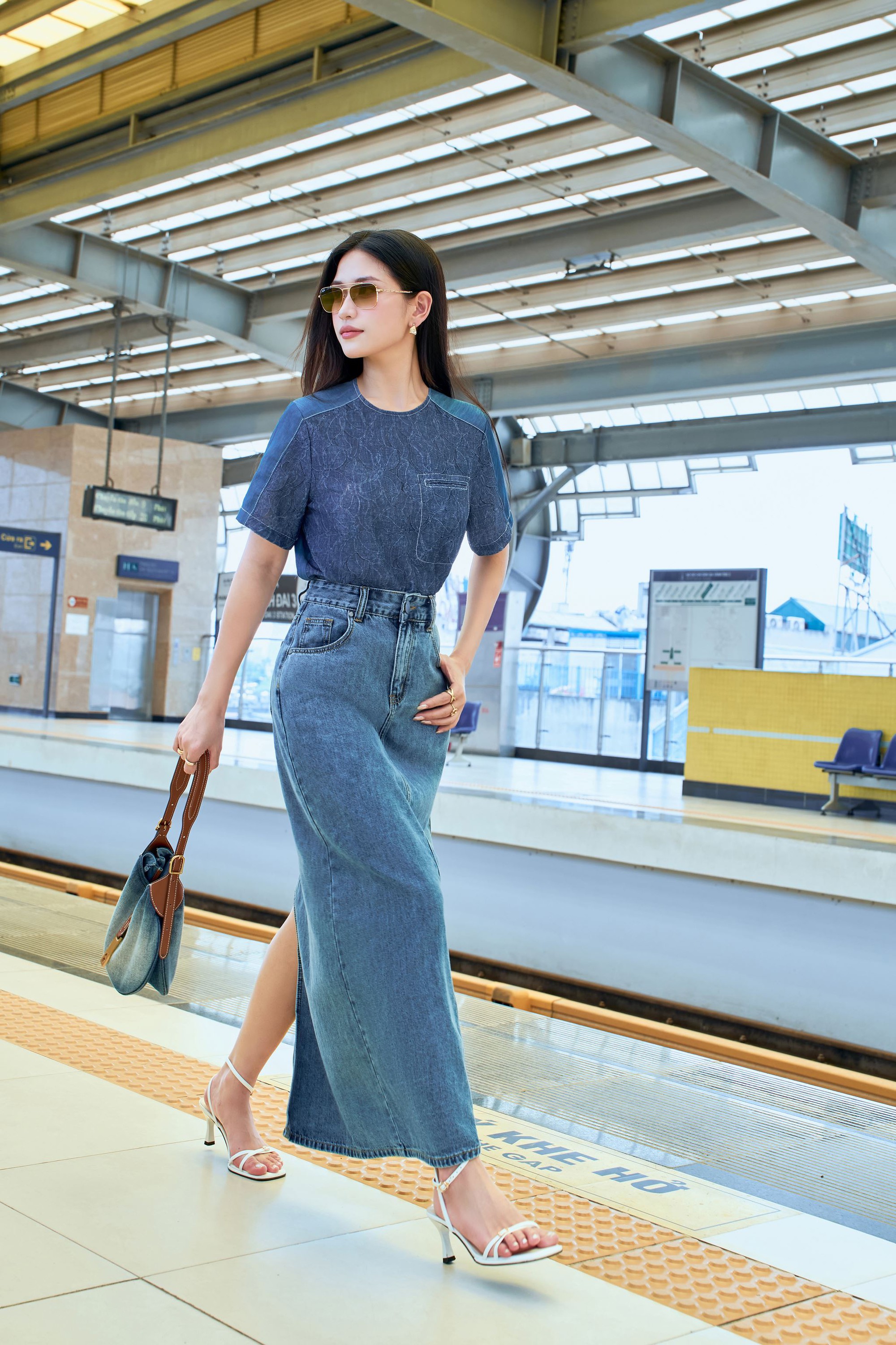 Những chiêu mix đồ với quần jeans và váy liền, giúp nàng công sở sang chảnh hơn trong hè này- Ảnh 17.