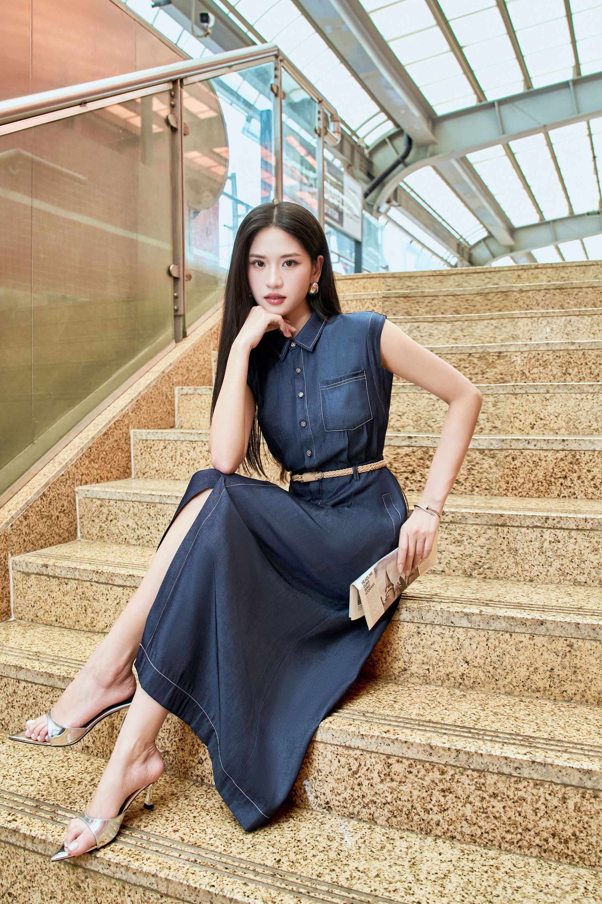 Những chiêu mix đồ với quần jeans và váy liền, giúp nàng công sở sang chảnh hơn trong hè này- Ảnh 3.