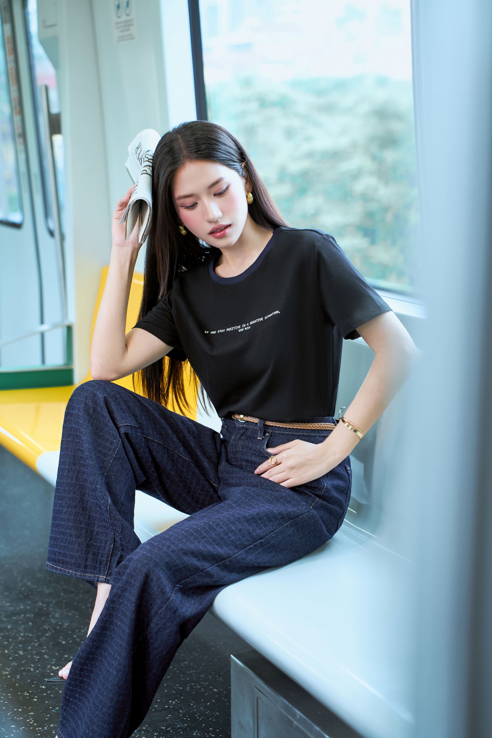 Những chiêu mix đồ với quần jeans và váy liền, giúp nàng công sở sang chảnh hơn trong hè này- Ảnh 8.