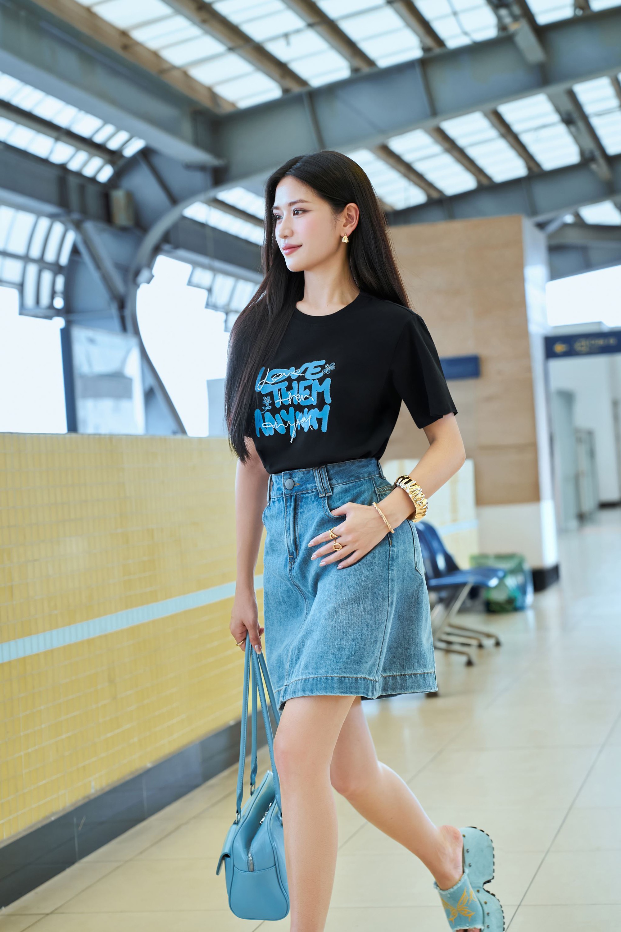 Những chiêu mix đồ với quần jeans và váy liền, giúp nàng công sở sang chảnh hơn trong hè này- Ảnh 10.