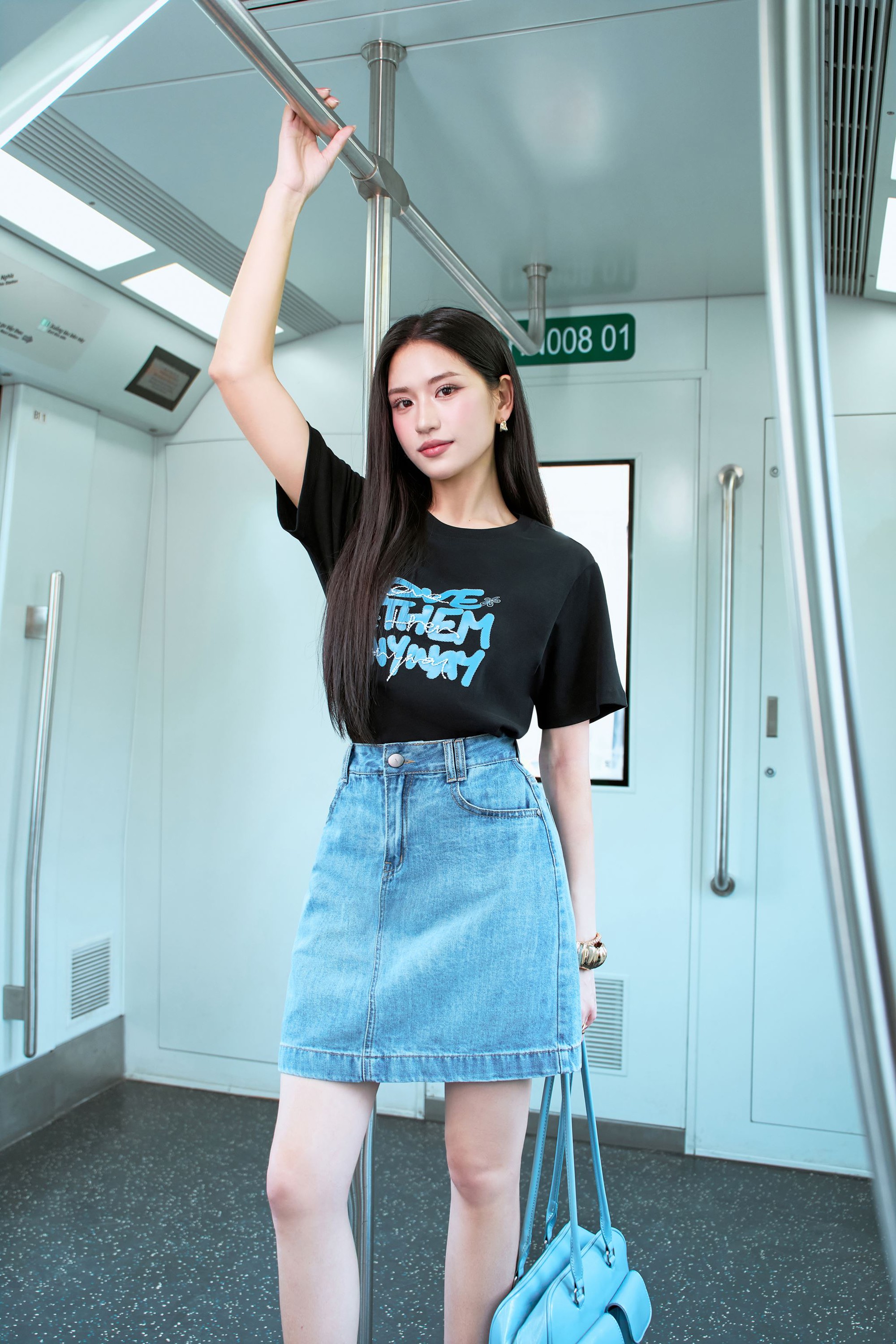 Những chiêu mix đồ với quần jeans và váy liền, giúp nàng công sở sang chảnh hơn trong hè này- Ảnh 9.