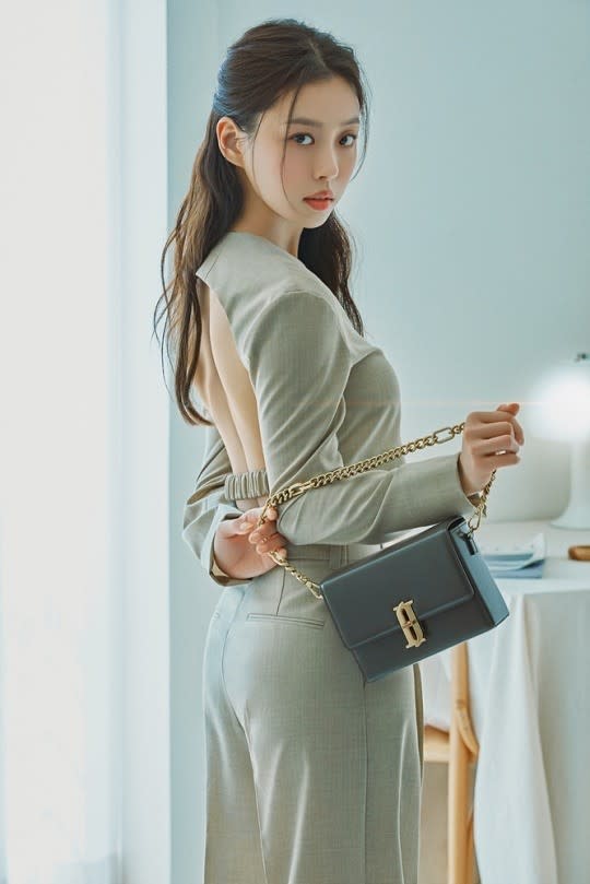 "Mỹ nhân con cưng Netflix" bị tố bắt nạt, trấn lột bạn học, nhạo báng người khuyết tật  - Ảnh 4.
