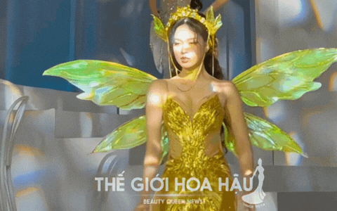 Hoa hậu Thanh Thuỷ có pha xử lý "thót tim" khi bất ngờ chao đảo, té ngã trên bậc thang sàn catwalk- Ảnh 2.