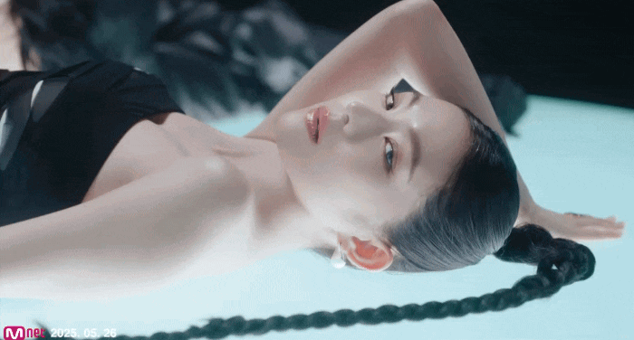 Sự hết thời của 2 mỹ nhân nức tiếng Hàn Quốc: “Xào couple” nhiệt tình vẫn không "thoát kiếp flop"- Ảnh 1. Sự hết thời của 2 mỹ nhân nức tiếng Hàn Quốc: “Xào couple” nhiệt tình vẫn không "thoát kiếp flop"- Ảnh 1.