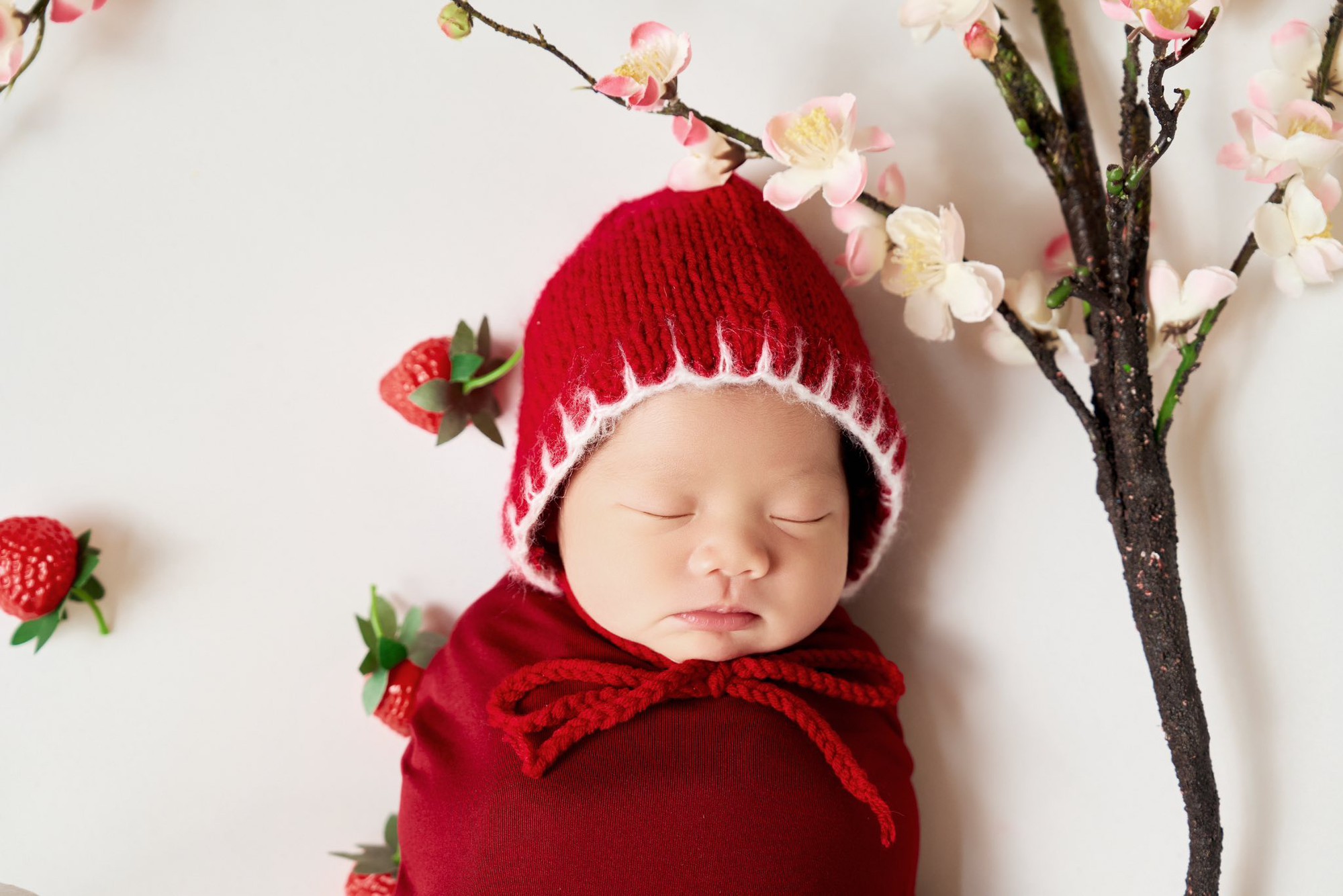 Quỳnh Trần JP đưa con gái mới sinh về thăm quê ngoại, hội bỉm sữa xuýt xoa vì bé giống hệt mẹ ở điểm này- Ảnh 7.