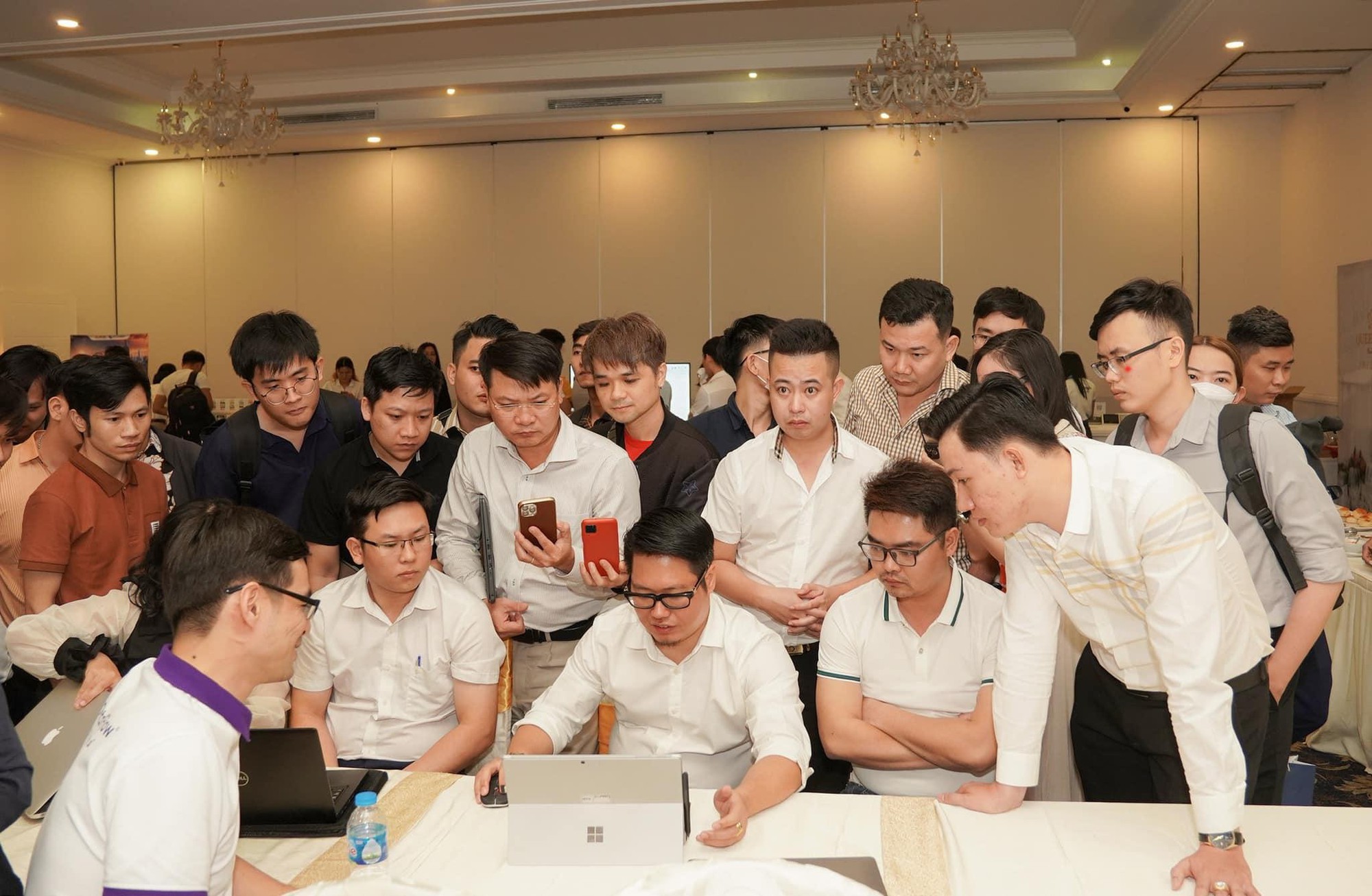 Người "cứu tinh" của những nụ cười: "Sửa răng sứ hỏng" cũng cần cả trái tim- Ảnh 3.