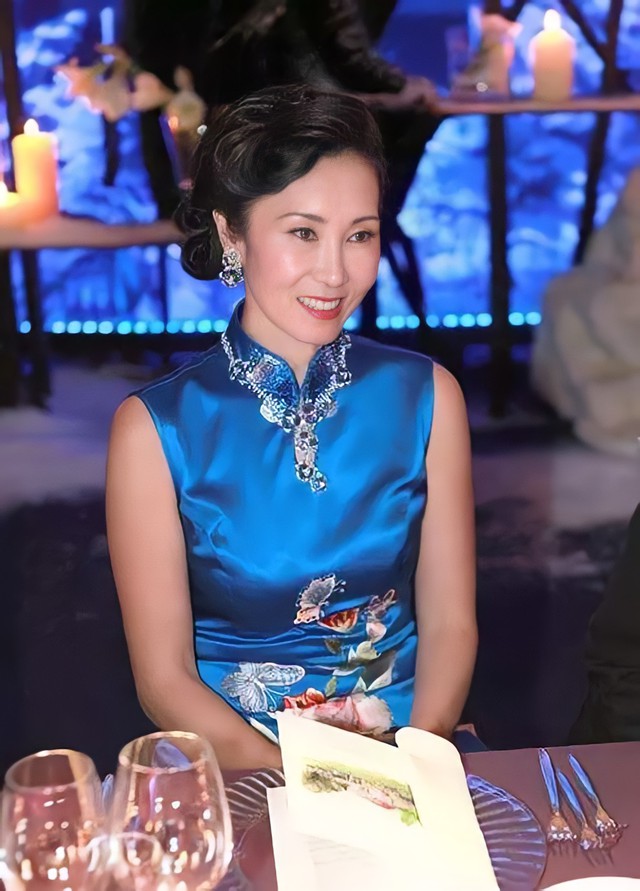 Người cha tỷ phú của "thiếu gia tai tiếng" Vương Tư Thông: "Đế vương" châu Á một thời và bi kịch không người kế nghiệp- Ảnh 5. Người cha tỷ phú của "thiếu gia tai tiếng" Vương Tư Thông: "Đế vương" châu Á một thời và bi kịch không người kế nghiệp- Ảnh 5.