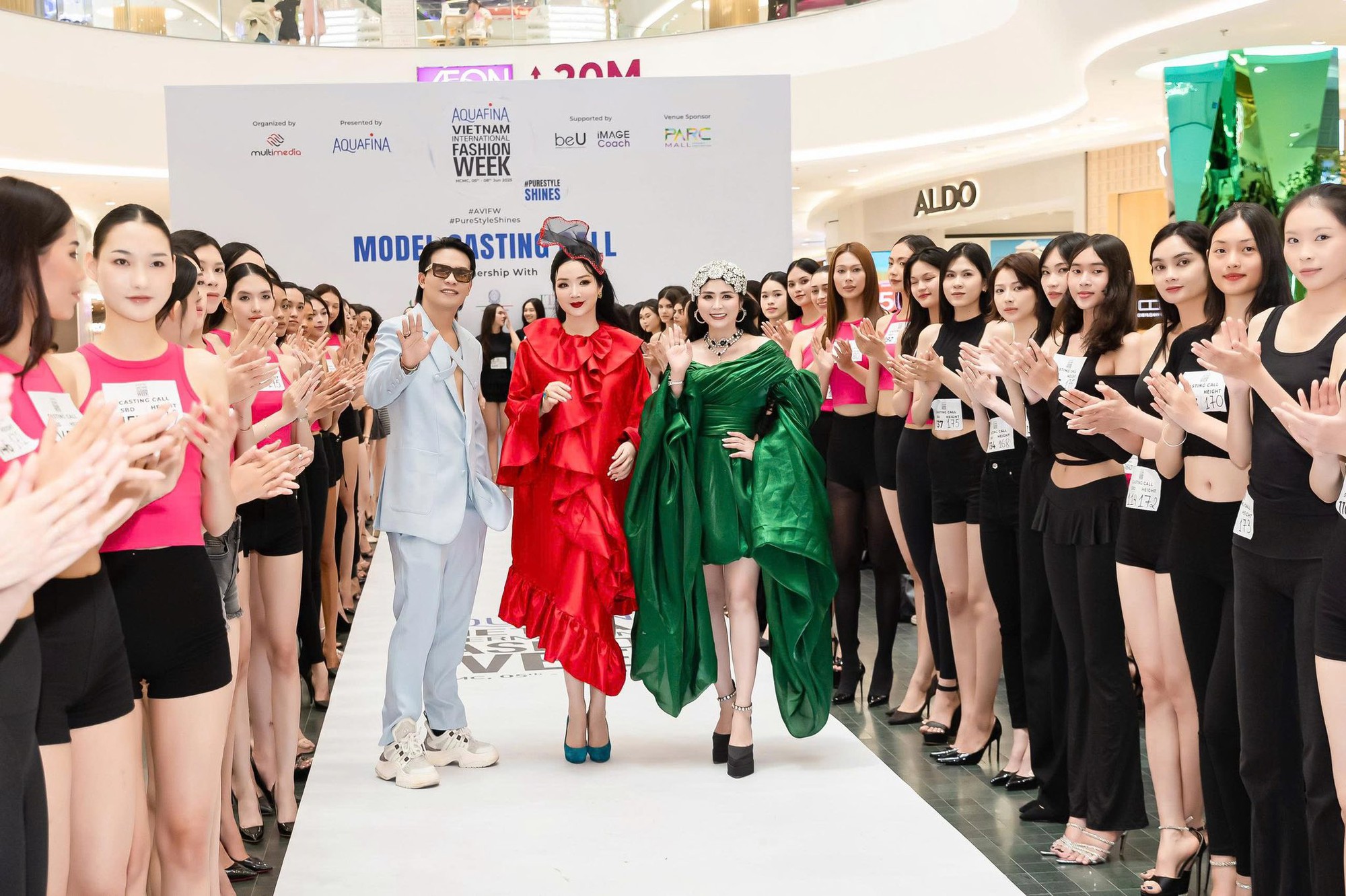 NTK Thanh Hương Bùi hé lộ ý tưởng đặc biệt: "Mỗi người mẫu sẽ truyền tải câu chuyện riêng qua trang phục"- Ảnh 5.