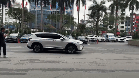 Công Phượng gây sốc với diện mạo mới, sao bóng đá lái xế hộp xịn, mang cả "đồ nghề"massage lên hội quân ĐT Việt Nam- Ảnh 3.