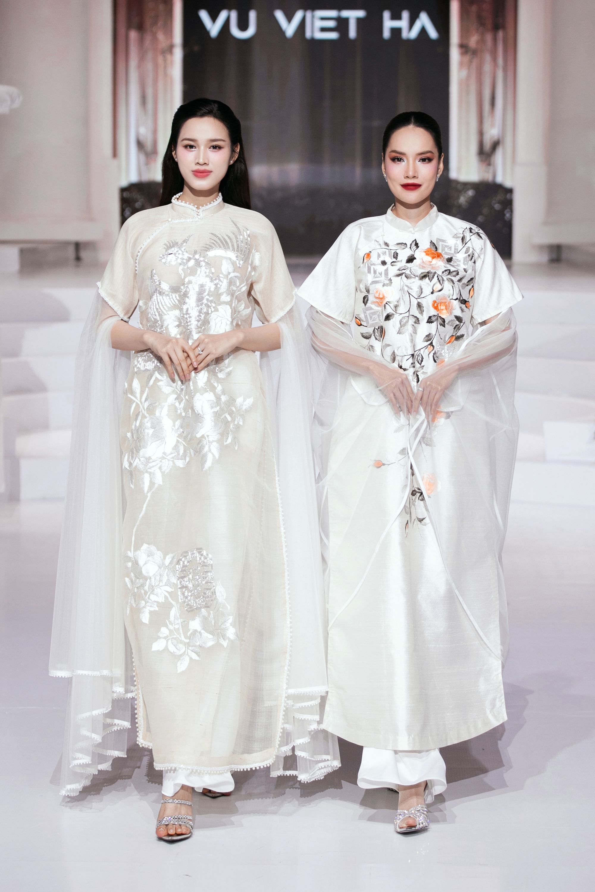 HH Đỗ Hà diện áo dài trắng trên sàn diễn: Khắp cõi mạng dậy sóng, đúng là "Chánh cung của Thập kỷ hương sắc" - Ảnh 16.