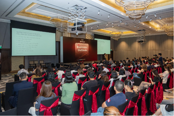 upGrad đồng hành cùng lãnh đạo Việt: Mở khóa tư duy mới tại Business Outlook 2025 - 2026- Ảnh 2.