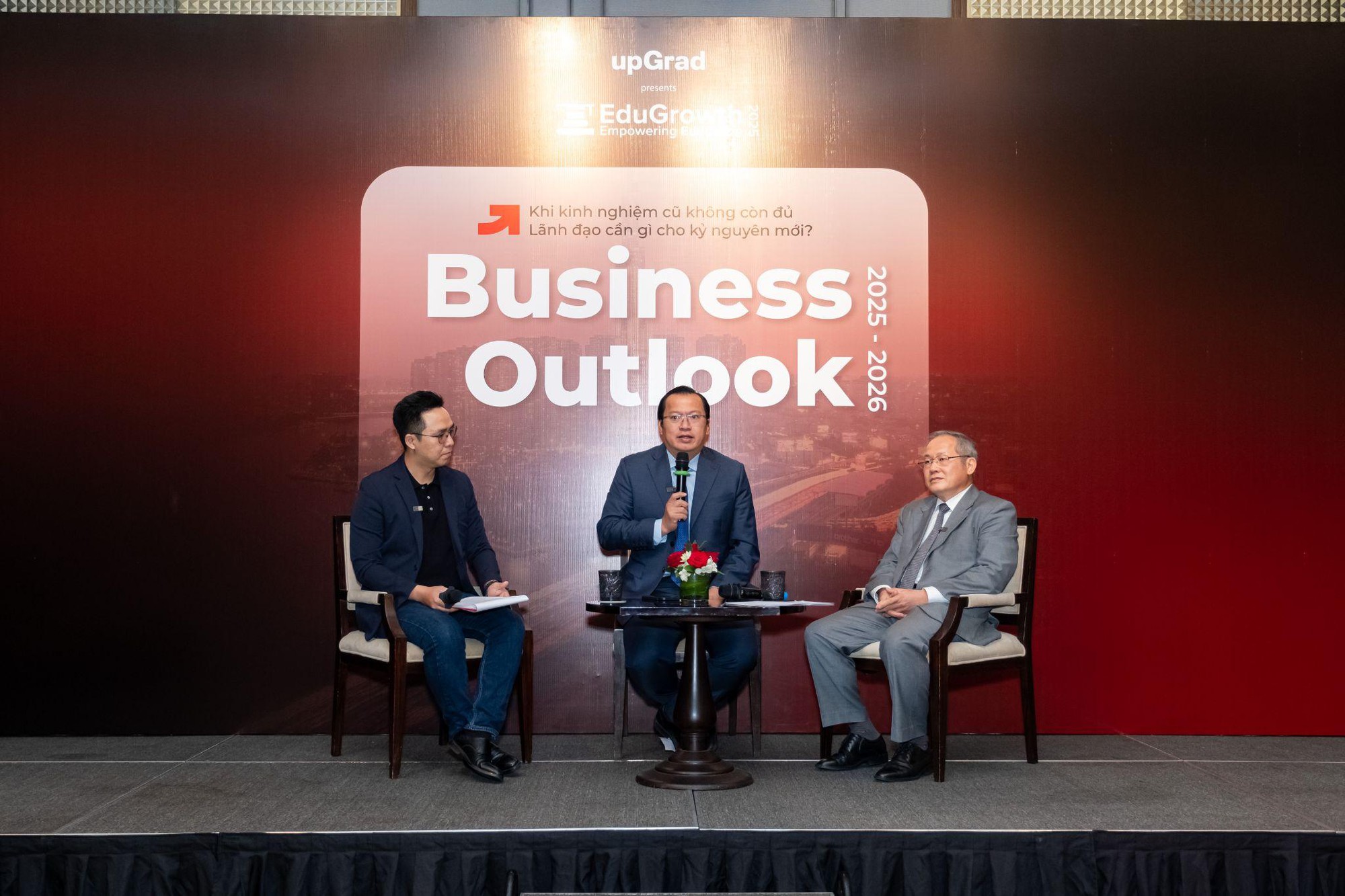 upGrad đồng hành cùng lãnh đạo doanh nghiệp: Mở khóa tư duy mới tại Business Outlook 2025 - 2026- Ảnh 1.