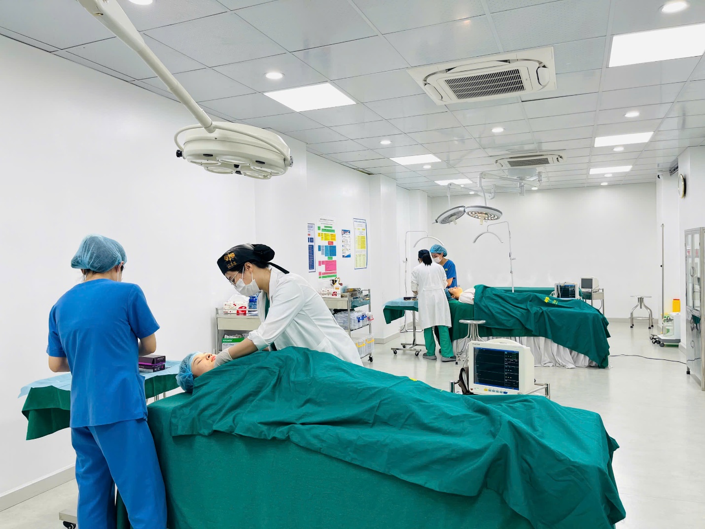 Xuất hiện loại filler lạ gây mù mắt, tiêm thuốc giải không hiệu quả: Lời khuyên của bác sĩ để làm đẹp an toàn- Ảnh 3.
