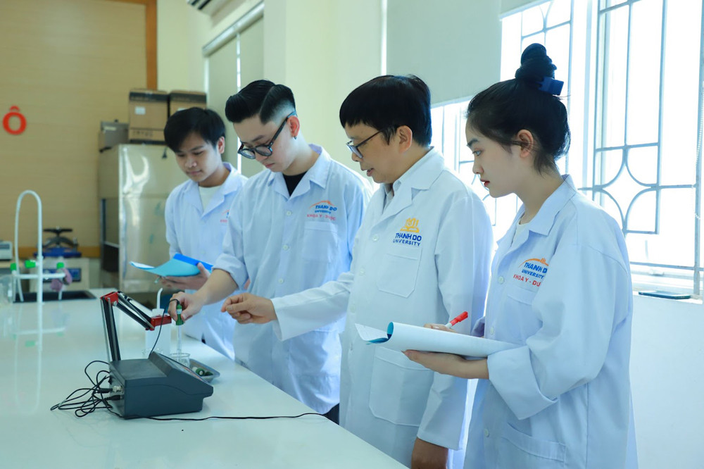 Từ giảng đường Trường Đại học Thành Đô đến CEO nhà thuốc uy tín- Ảnh 4.