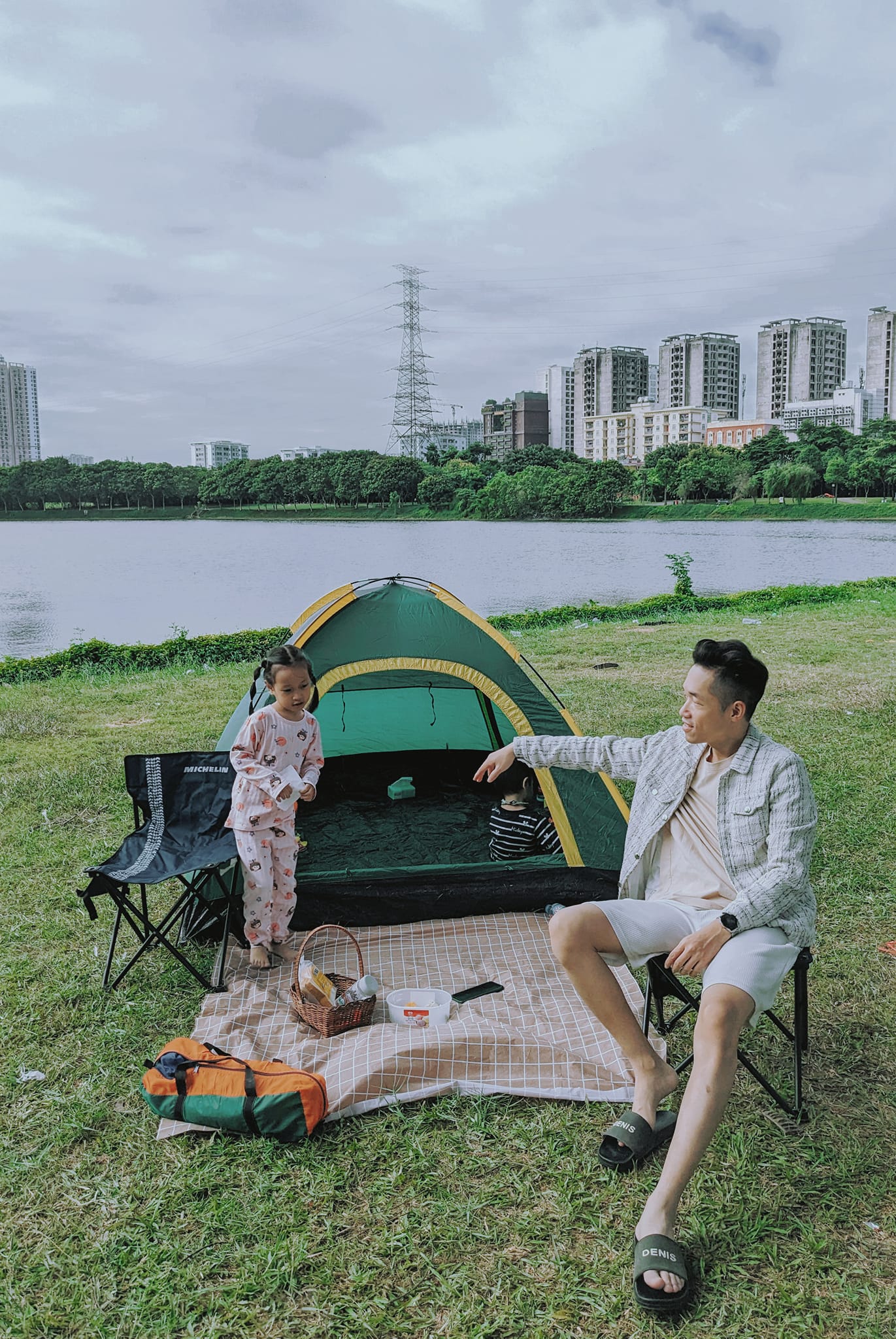 Đầu tư 400k mua lều, gia đình 4 người yên tâm vi vu cắm trại nghỉ lễ: Vừa rẻ, vừa tiện lợi, ai cũng vui- Ảnh 9. Đầu tư 400k mua lều, gia đình 4 người yên tâm vi vu cắm trại nghỉ lễ: Vừa rẻ, vừa tiện lợi, ai cũng vui- Ảnh 9.
