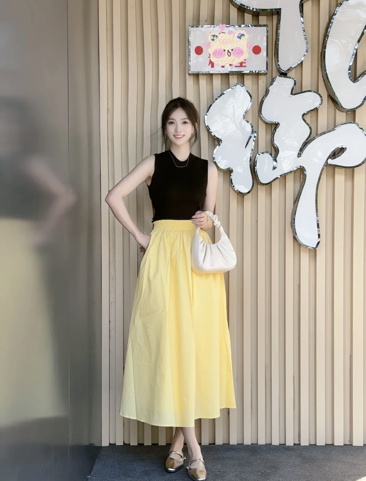 “Chân váy xoè” lại hot trở lại – Nắm vững những bí quyết này để dễ dàng hóa thân thành nữ thần thanh lịch- Ảnh 22. “Chân váy xoè” lại hot trở lại – Nắm vững những bí quyết này để dễ dàng hóa thân thành nữ thần thanh lịch- Ảnh 22.