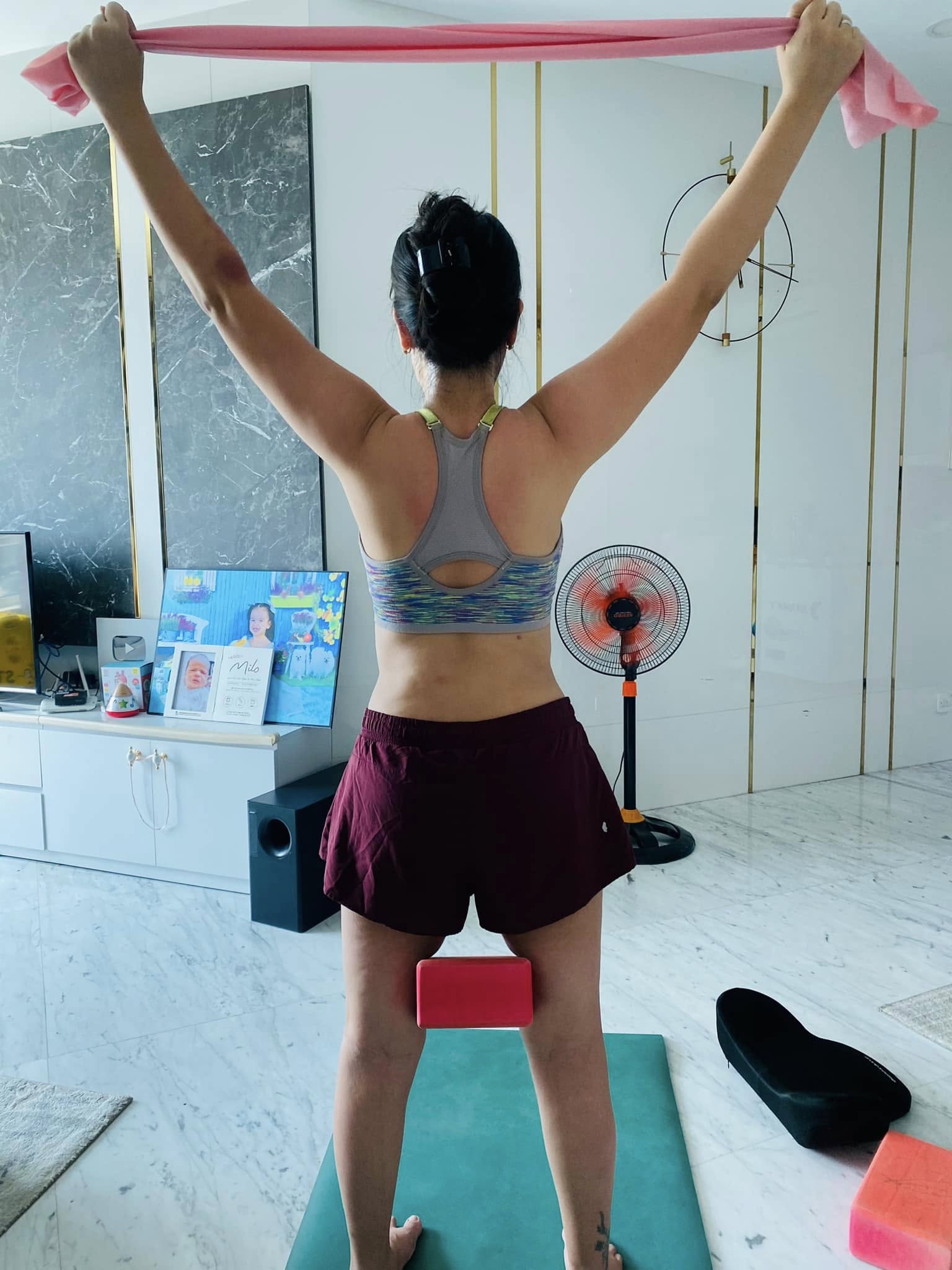 Body "đồng hồ cát" về với Võ Hạ Trâm sau 6 tháng sinh con: Chế độ nghiêm ngặt khiến chị em "điêu đứng"- Ảnh 9.