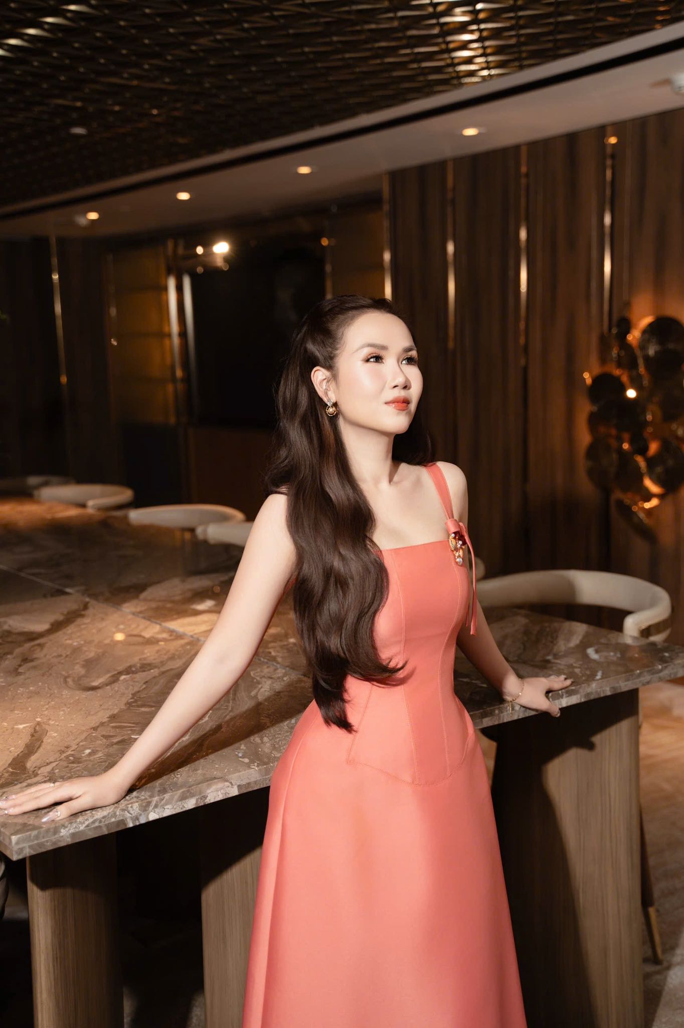 Body "đồng hồ cát" về với Võ Hạ Trâm sau 6 tháng sinh con: Chế độ nghiêm ngặt khiến chị em "điêu đứng"- Ảnh 6.