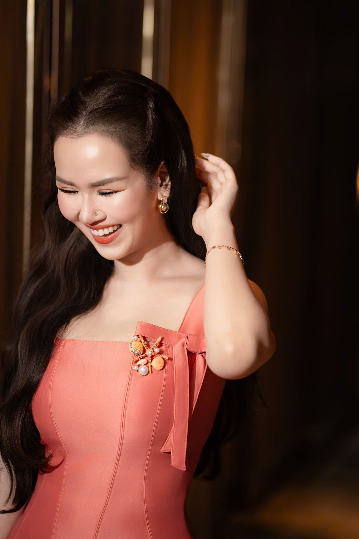 Body "đồng hồ cát" về với Võ Hạ Trâm sau 6 tháng sinh con: Chế độ nghiêm ngặt khiến chị em "điêu đứng"- Ảnh 4.