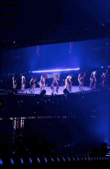 “Đứa trẻ vàng” của ngành âm nhạc bị chê không có tố chất, nhảy đơ cứng như robot- Ảnh 6. “Đứa trẻ vàng” của ngành âm nhạc bị chê không có tố chất, nhảy đơ cứng như robot- Ảnh 6.