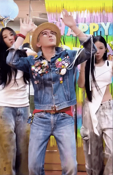 Đoạn clip đứng giữa nhiều cô gái hút 5 triệu views khiến G-Dragon bị hỏi “Anh ta bị sao vậy?”- Ảnh 4.