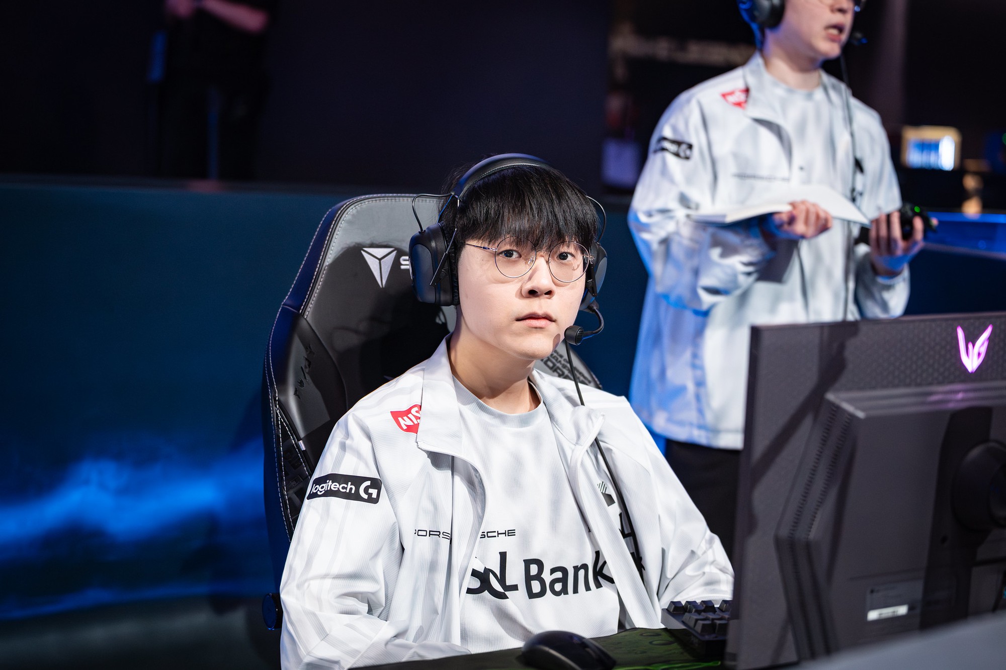 Teddy đã một lần nữa bị đàn em từ đội Challengers "hất cẳng" Teddy đã một lần nữa bị đàn em từ đội Challengers "hất cẳng"